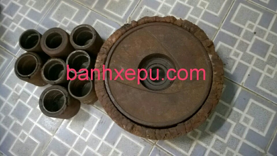 Bánh cân bằng Bánh xe nâng điện raymon chưa đắp