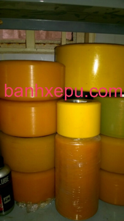 Thay bánh xe nâng điện Nichiyu 330x145