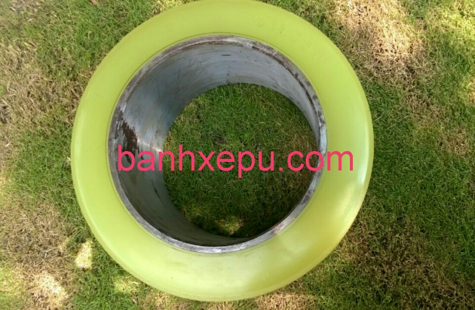 Thay bánh xe nâng điện Nichiyu 330x145