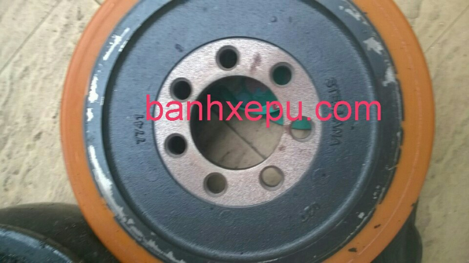 Thay bánh xe nâng điện Nichiyu 330x145