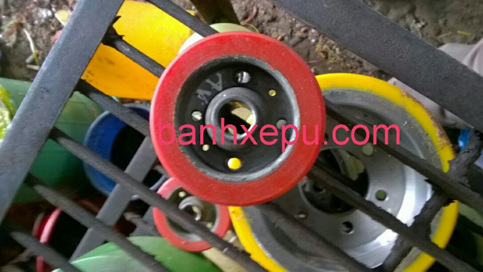 Bánh xe nâng PU đắp lại XE NÂNG KOMATSU
