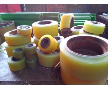 https://banhxepu.com/xe-nang-komatsu-fb13rl-dap-banh-can-bang-pu-150x80-id385.html