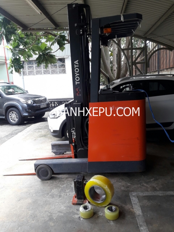 Bánh xe nâng điện Toyota 7FBR15