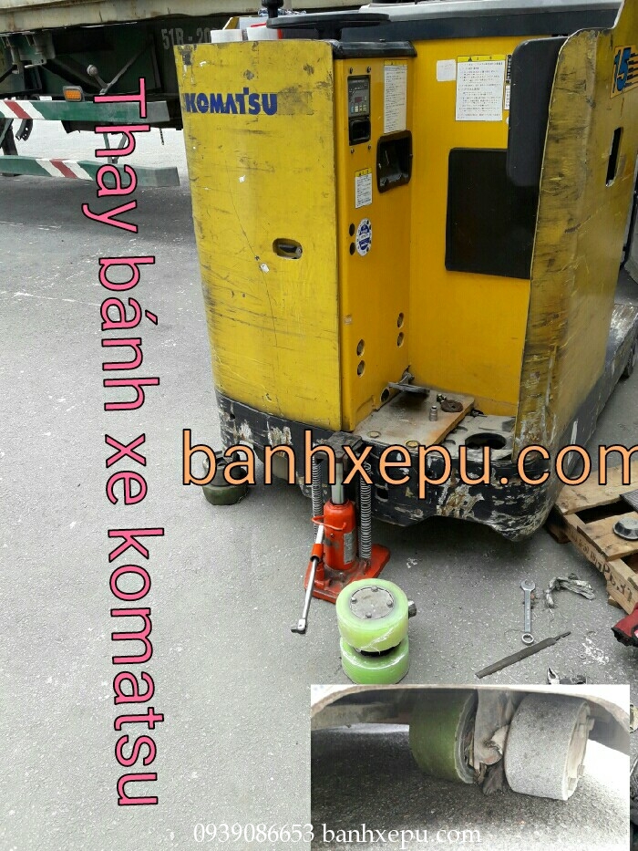 Xe nÃ¢ng KOMATSU thay bÃ¡nh cÃ¢n báº³ng xe nÃ¢ng KOMATSU