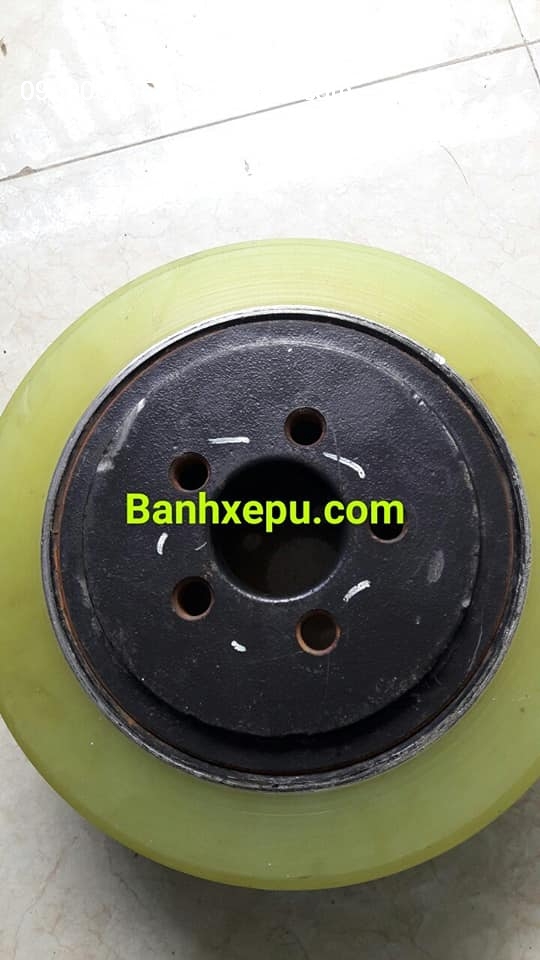 Bánh lái xe nâng raymond cóc bánh xe pu 310x110 Bánh lái xe nâng raymond cóc bánh xe pu 310x110