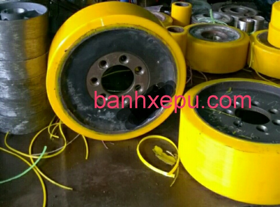 Đăp Bánh Lái Cao Su Xe Nâng Điện TOYOTA 330x145x193.5mm